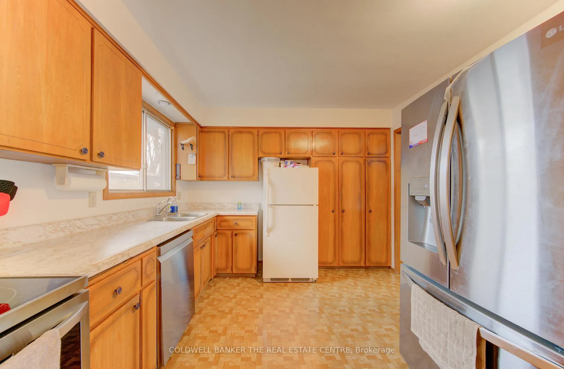 Photo 4 of 98 Shea Crescent, Kitchener — HOMEH