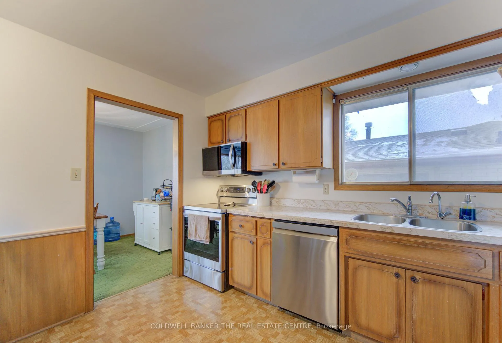 Photo 6 of 98 Shea Crescent, Kitchener — HOMEH