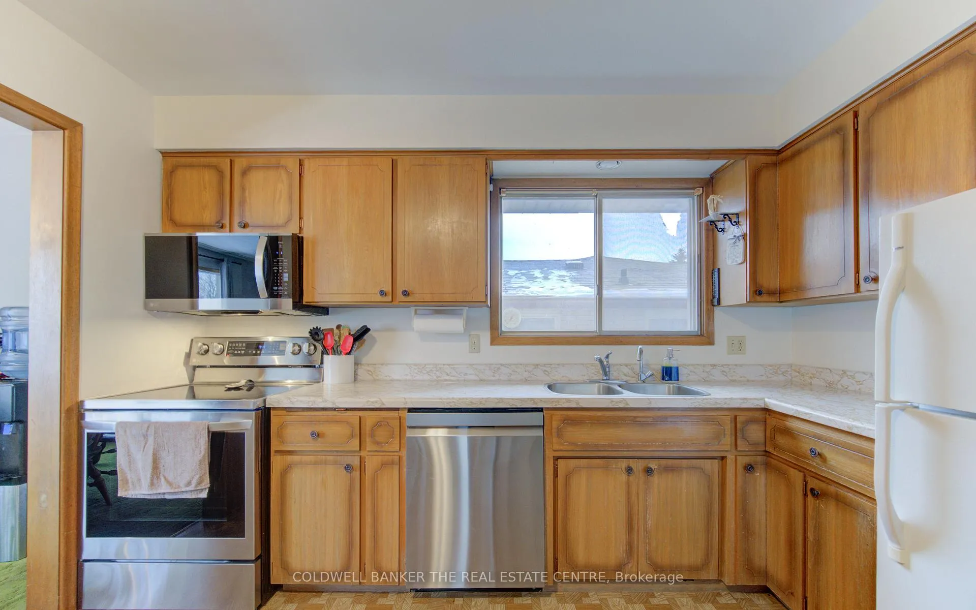 Photo 7 of 98 Shea Crescent, Kitchener — HOMEH