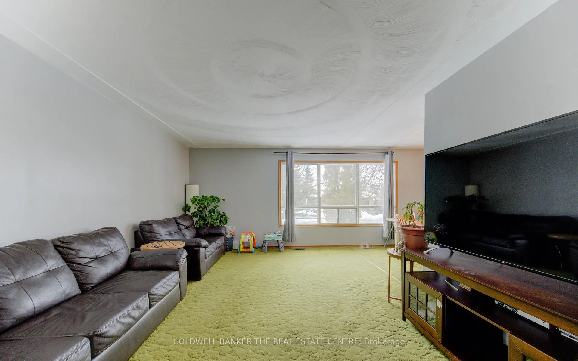 Photo 8 of 98 Shea Crescent, Kitchener — HOMEH
