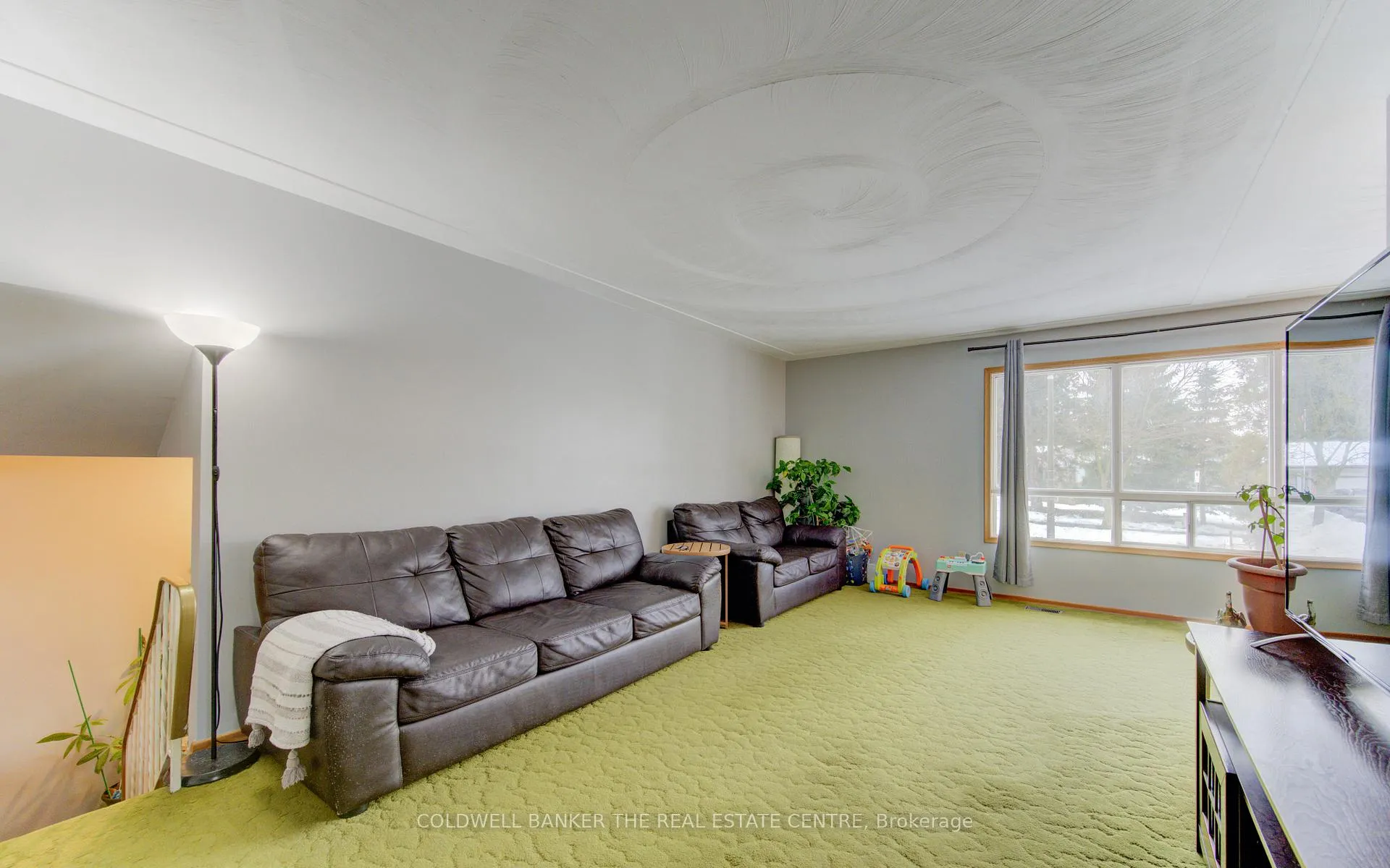 Photo 9 of 98 Shea Crescent, Kitchener — HOMEH