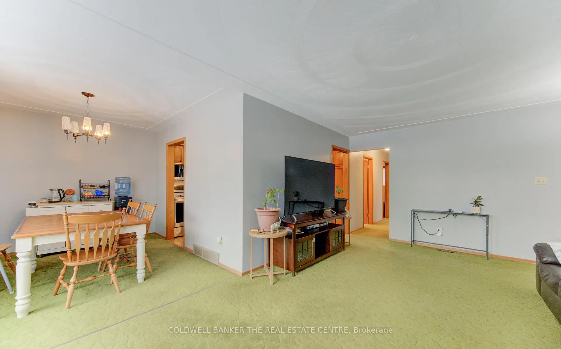 Photo 10 of 98 Shea Crescent, Kitchener — HOMEH