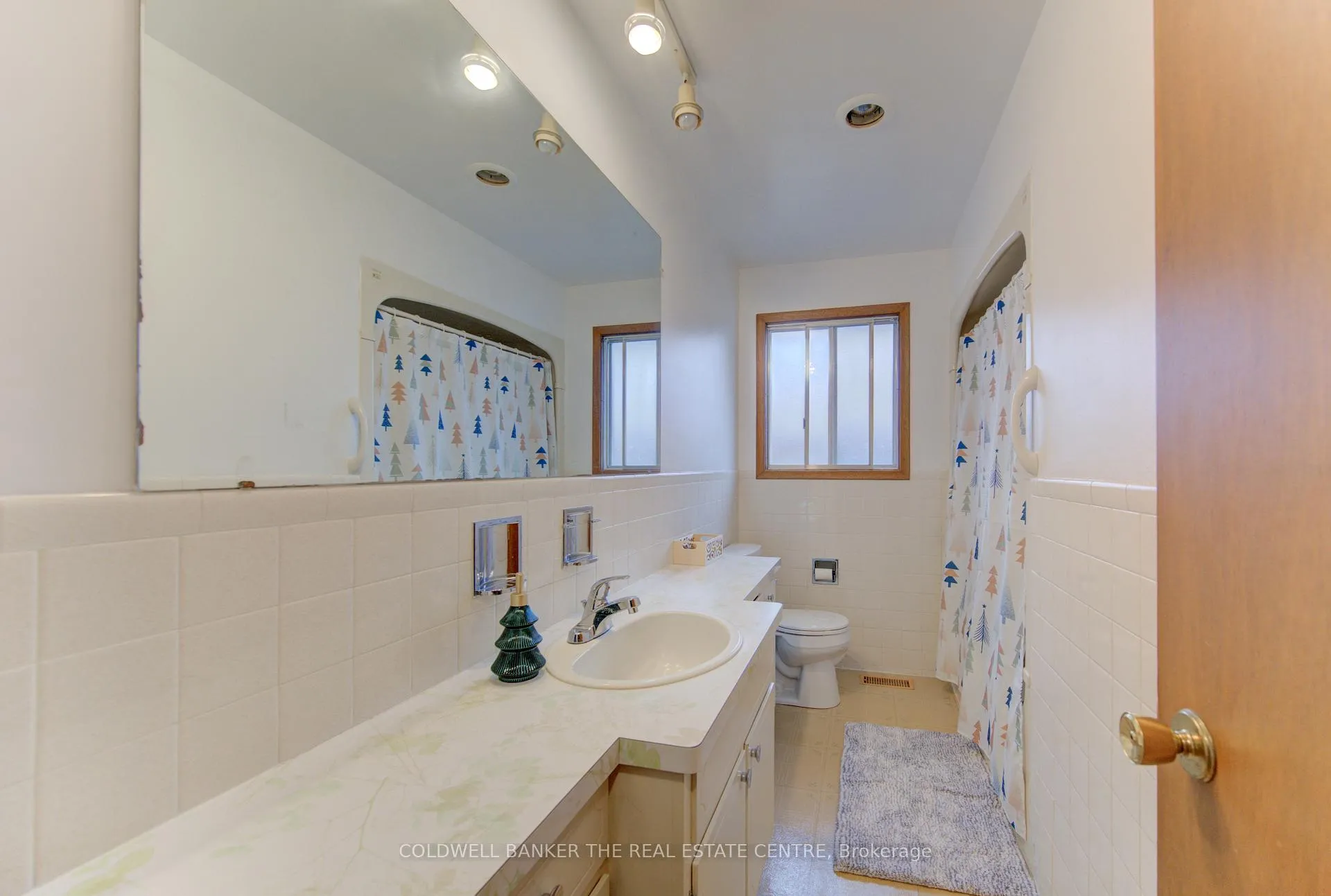 Photo 12 of 98 Shea Crescent, Kitchener — HOMEH