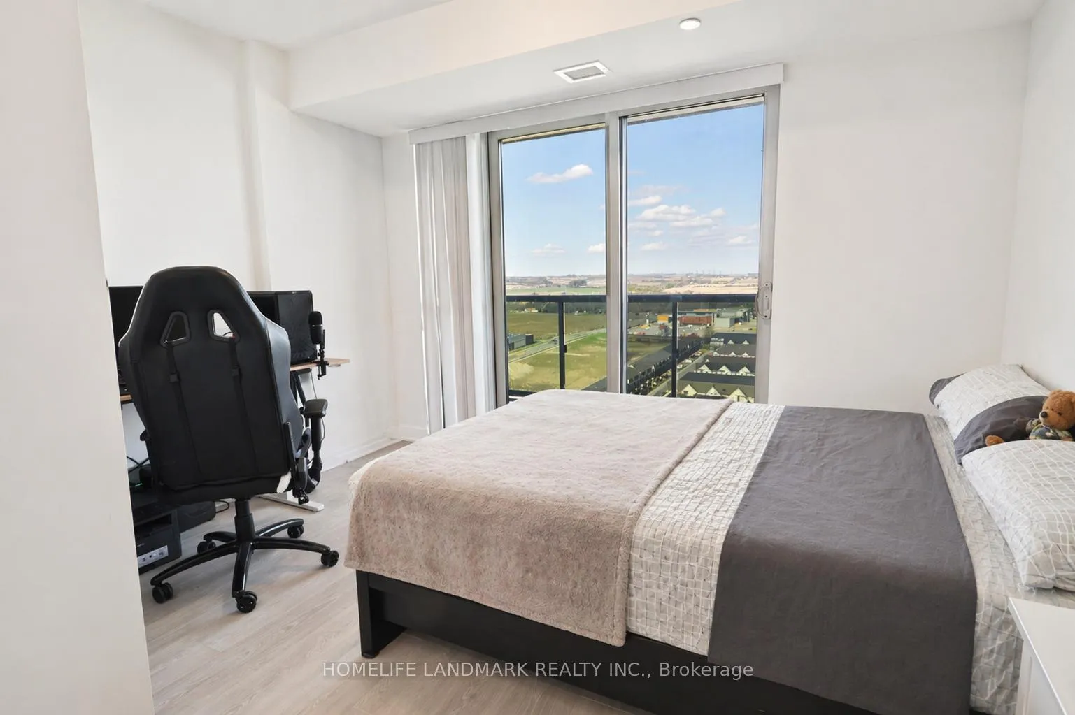 Photo 13 of Unit 2103, 2545 Simcoe Street N, Oshawa, Windfields — HOMEH