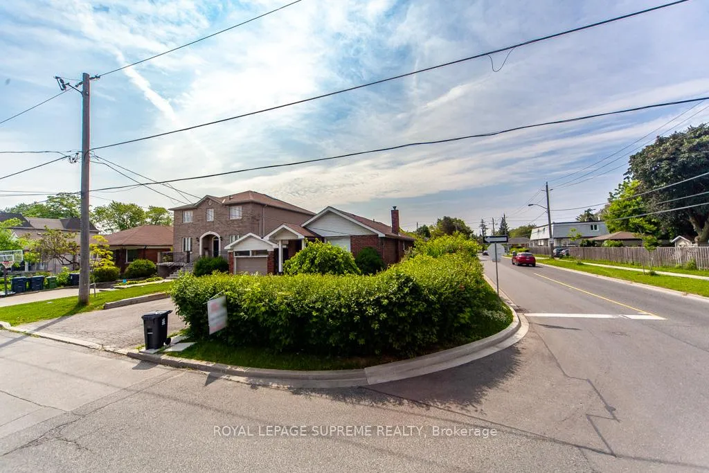 Photo 2 of 109 Regina Avenue, Toronto, Englemount-Lawrence — HOMEH