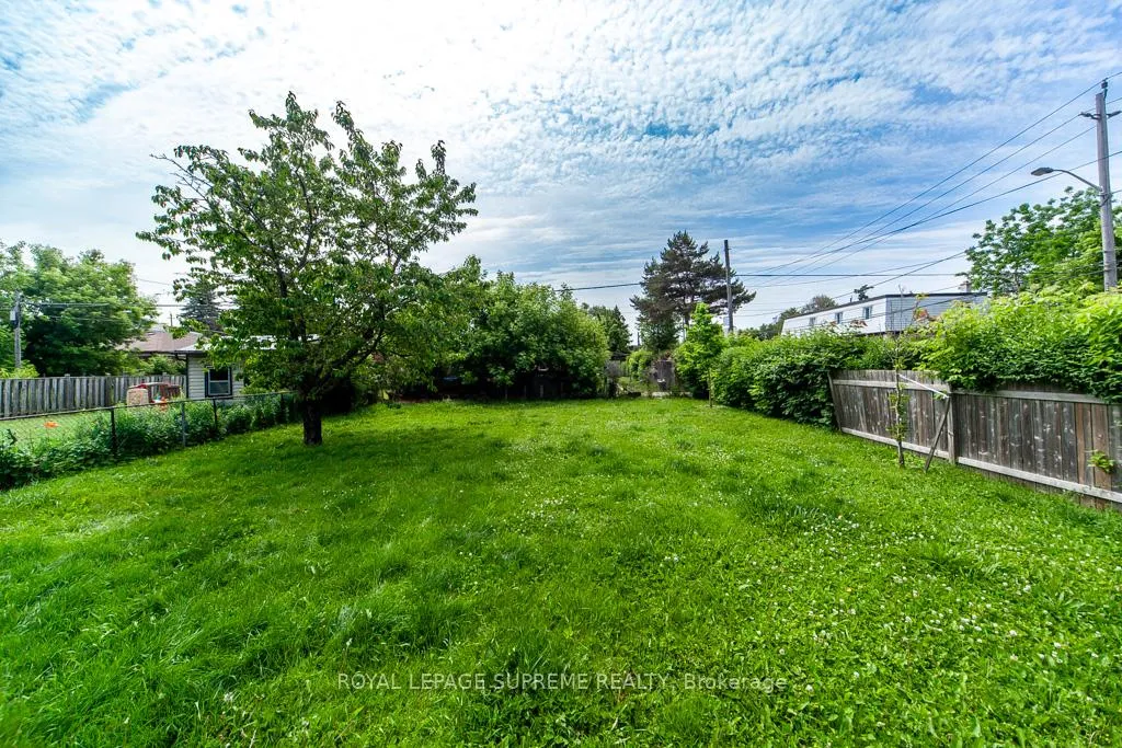 Photo 6 of 109 Regina Avenue, Toronto, Englemount-Lawrence — HOMEH