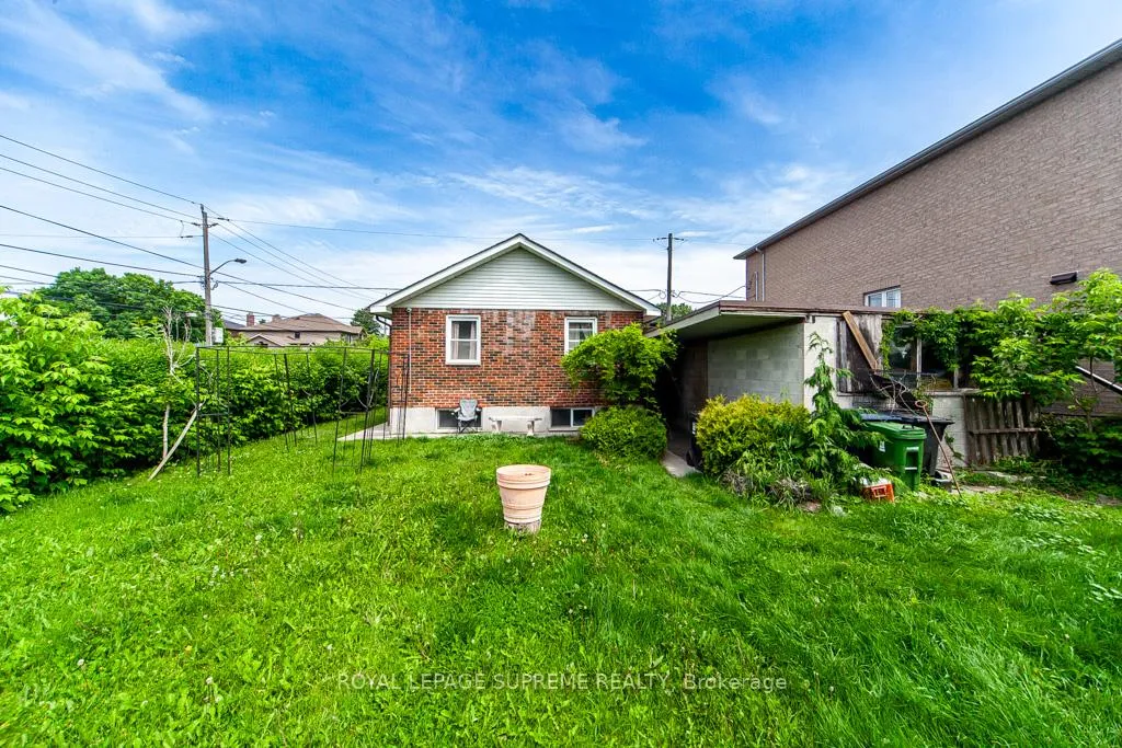 Photo 7 of 109 Regina Avenue, Toronto, Englemount-Lawrence — HOMEH