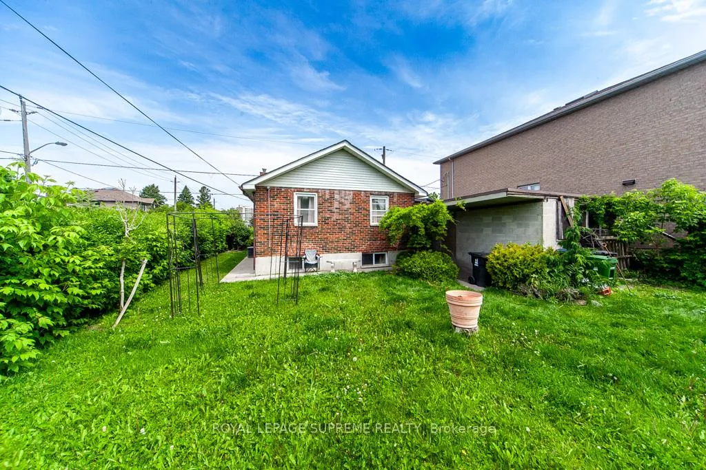 Photo 8 of 109 Regina Avenue, Toronto, Englemount-Lawrence — HOMEH