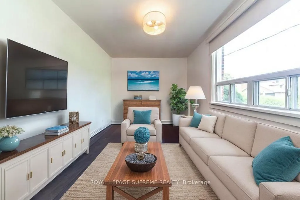 Photo 10 of 109 Regina Avenue, Toronto, Englemount-Lawrence — HOMEH
