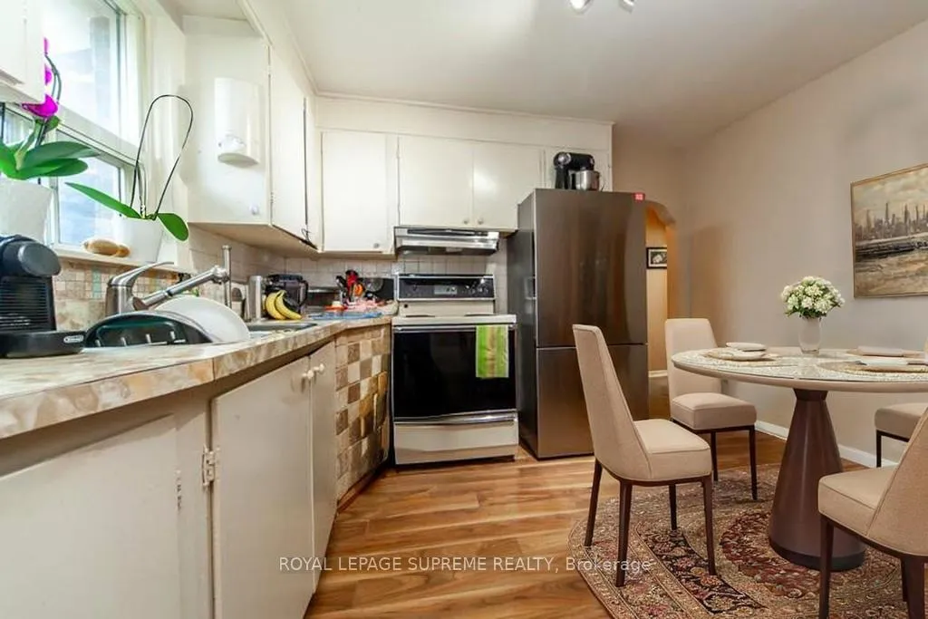 Photo 11 of 109 Regina Avenue, Toronto, Englemount-Lawrence — HOMEH