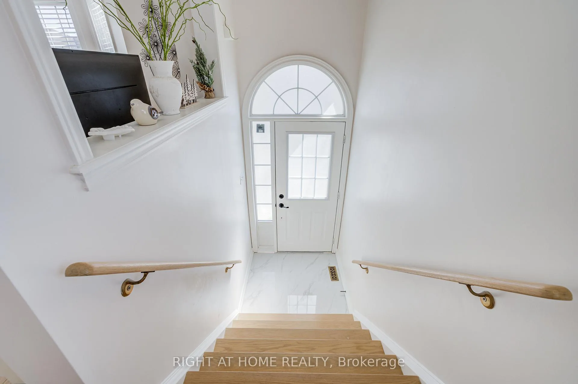 Photo 4 of 3064 Highbourne Crescent, Oakville, Bronte Creek — HOMEH
