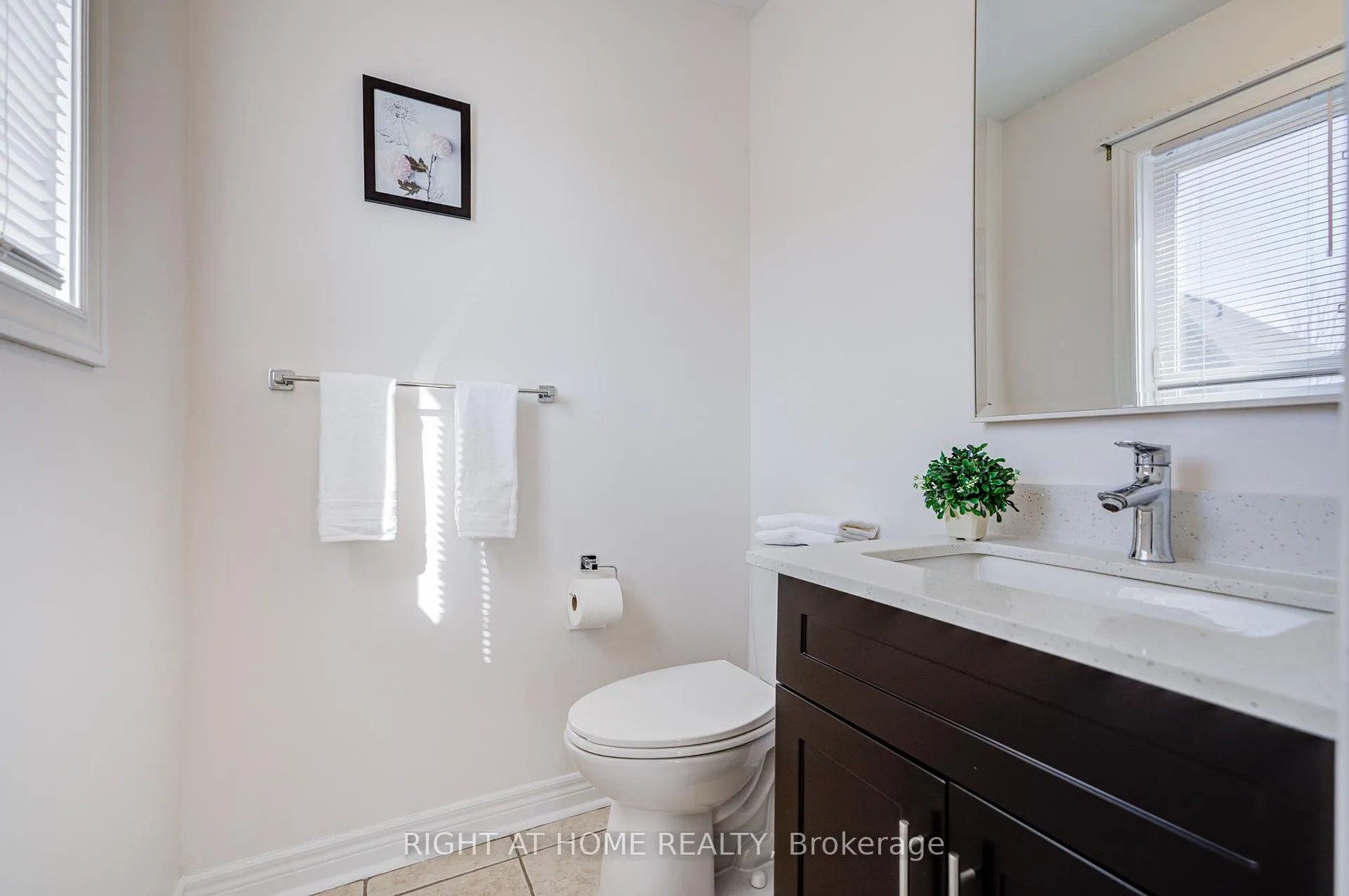 Photo 5 of 3064 Highbourne Crescent, Oakville, Bronte Creek — HOMEH