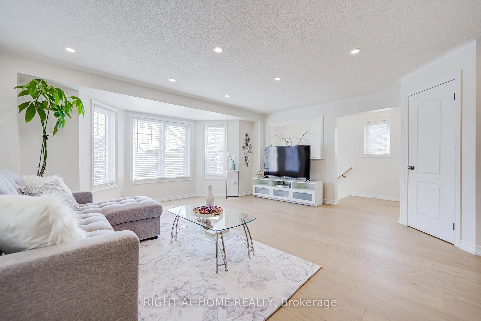 Photo 7 of 3064 Highbourne Crescent, Oakville, Bronte Creek — HOMEH
