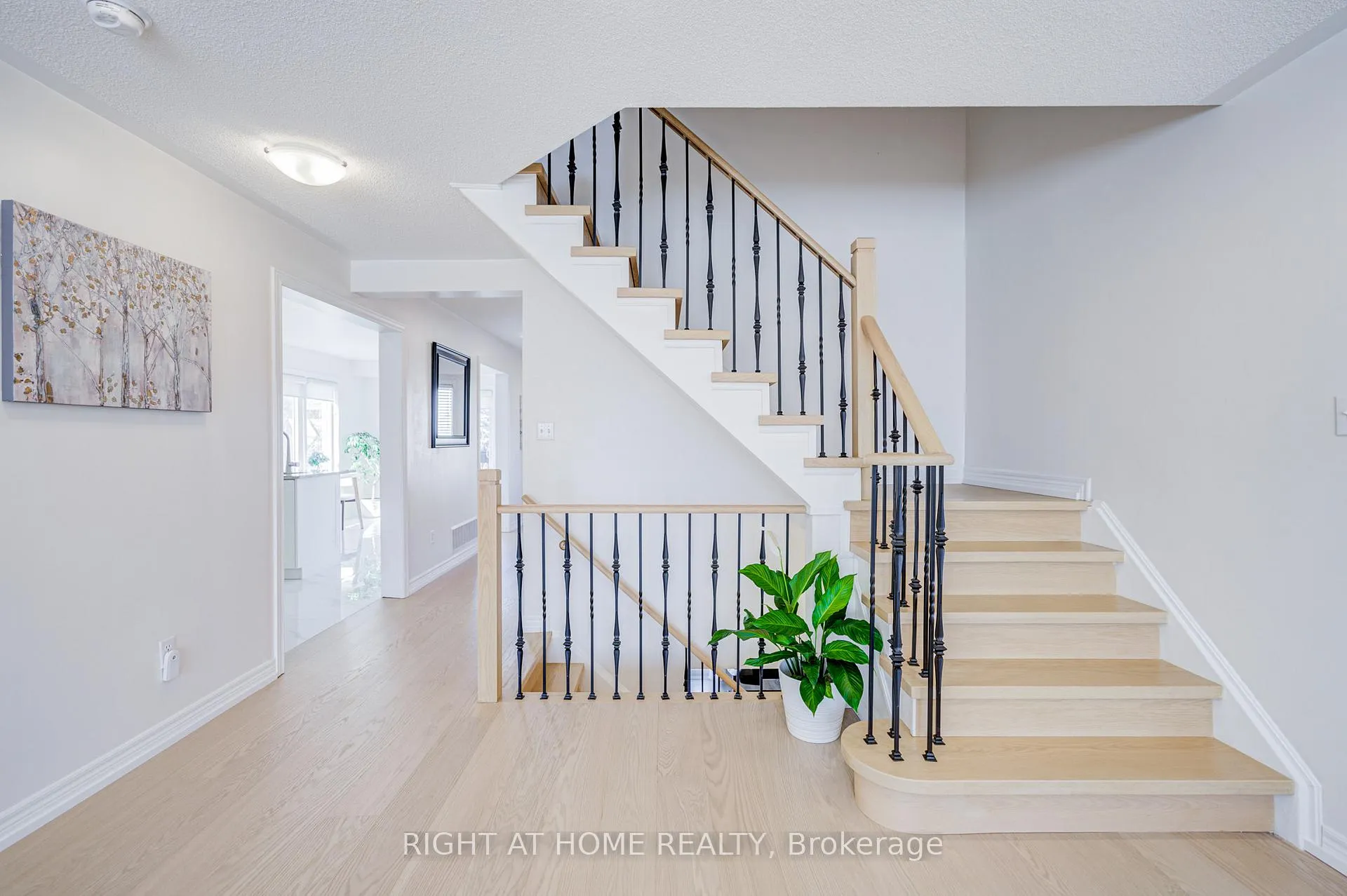 Photo 9 of 3064 Highbourne Crescent, Oakville, Bronte Creek — HOMEH