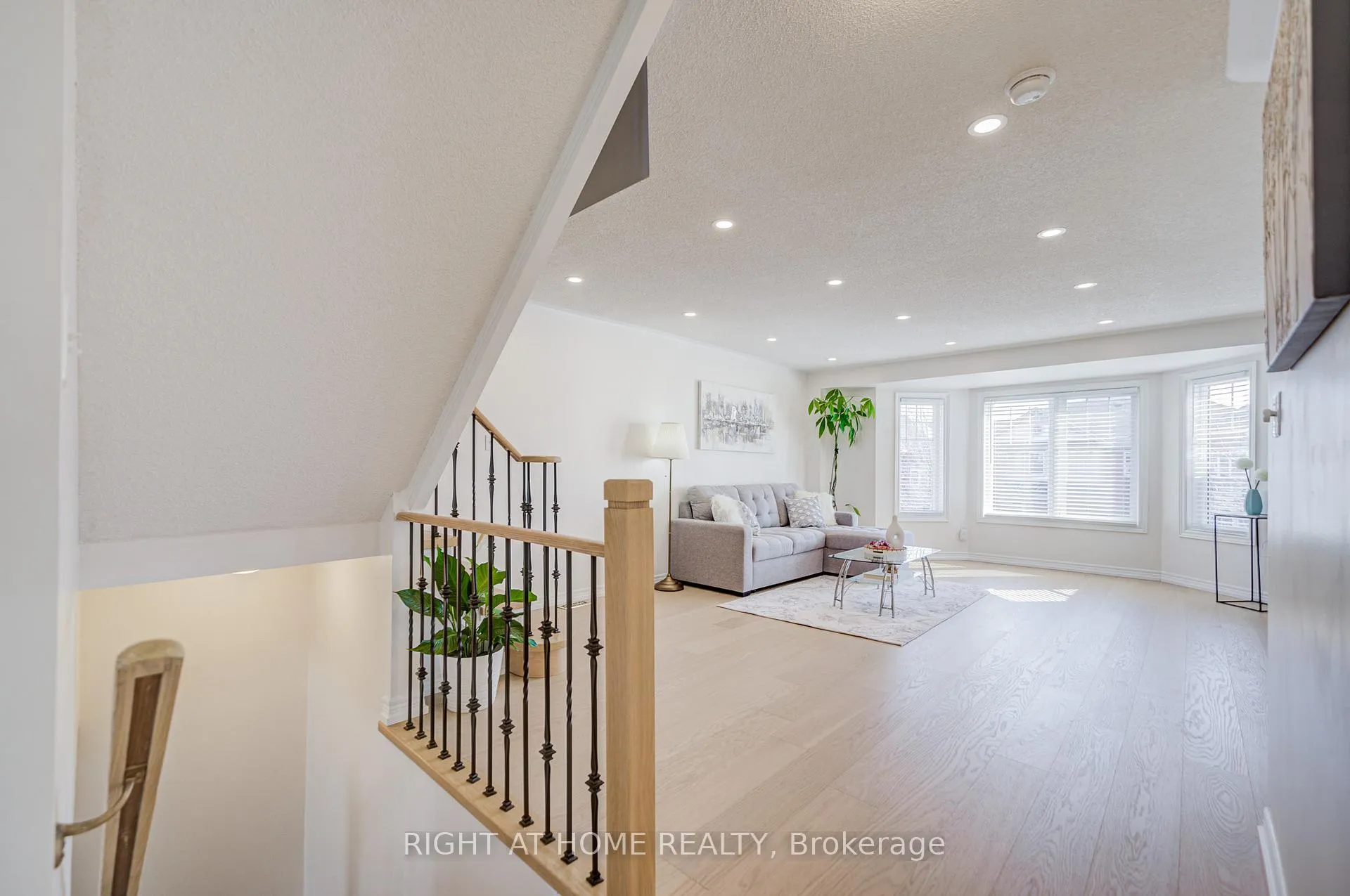 Photo 10 of 3064 Highbourne Crescent, Oakville, Bronte Creek — HOMEH