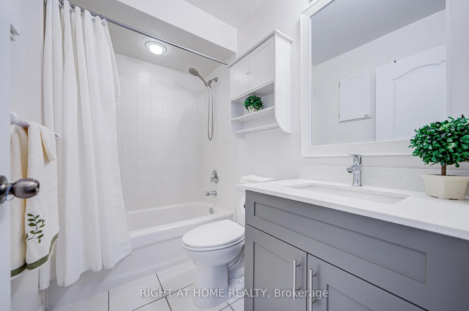 Photo 32 of 3064 Highbourne Crescent, Oakville, Bronte Creek — HOMEH