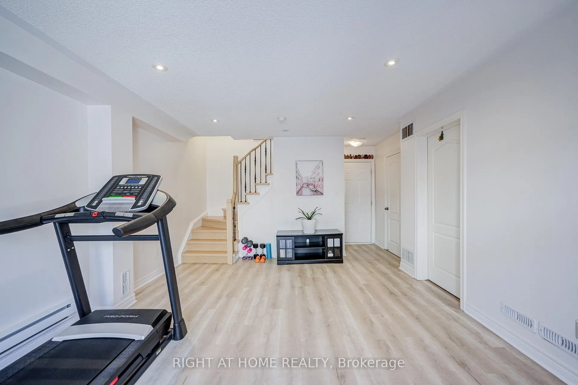 Photo 38 of 3064 Highbourne Crescent, Oakville, Bronte Creek — HOMEH