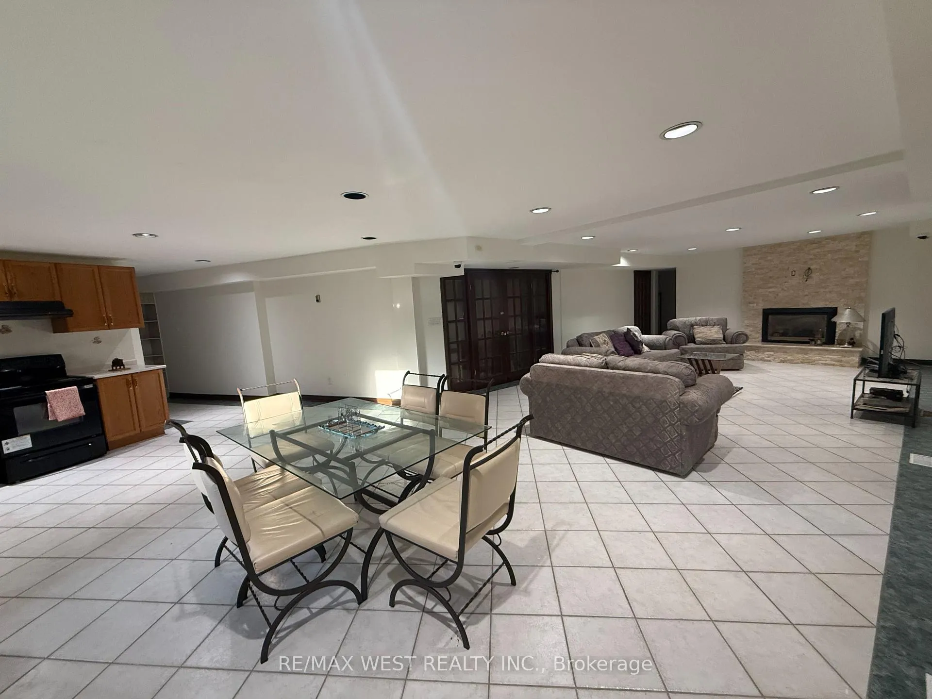 Photo 5 of 90 Stephanie Boulevard, Vaughan, Kleinburg — HOMEH