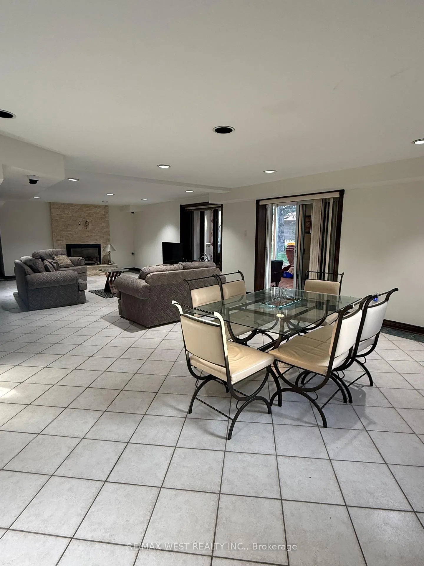 Photo 6 of 90 Stephanie Boulevard, Vaughan, Kleinburg — HOMEH