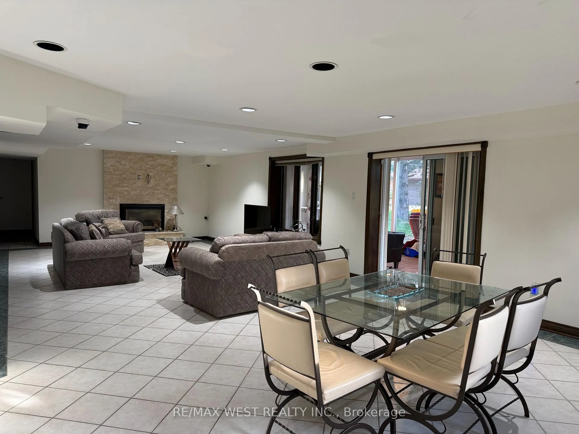 Photo 7 of 90 Stephanie Boulevard, Vaughan, Kleinburg — HOMEH