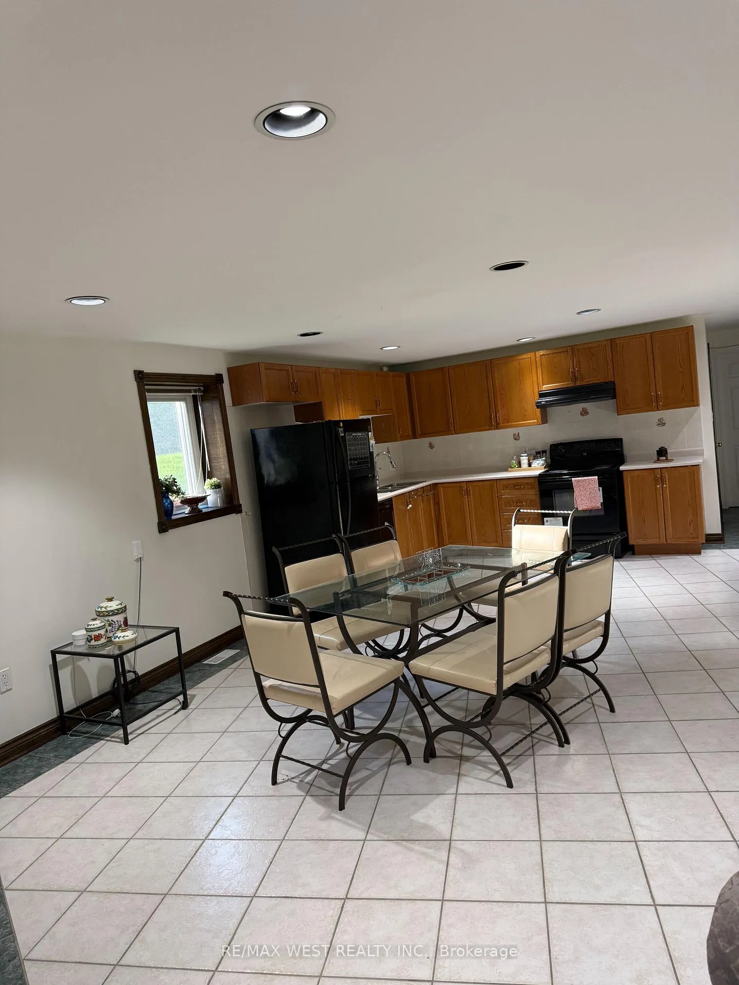 Photo 8 of 90 Stephanie Boulevard, Vaughan, Kleinburg — HOMEH