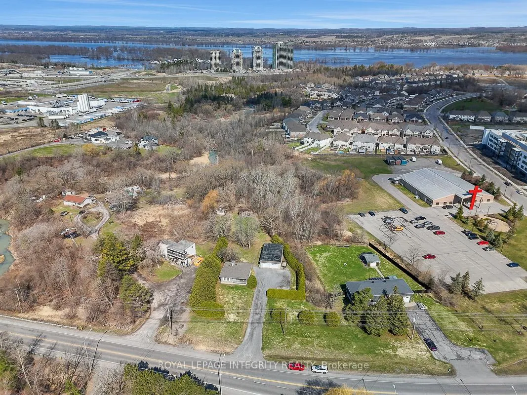 Photo 15 of 1099 Old Montreal Road, Ottawa, Camelot — HOMEH
