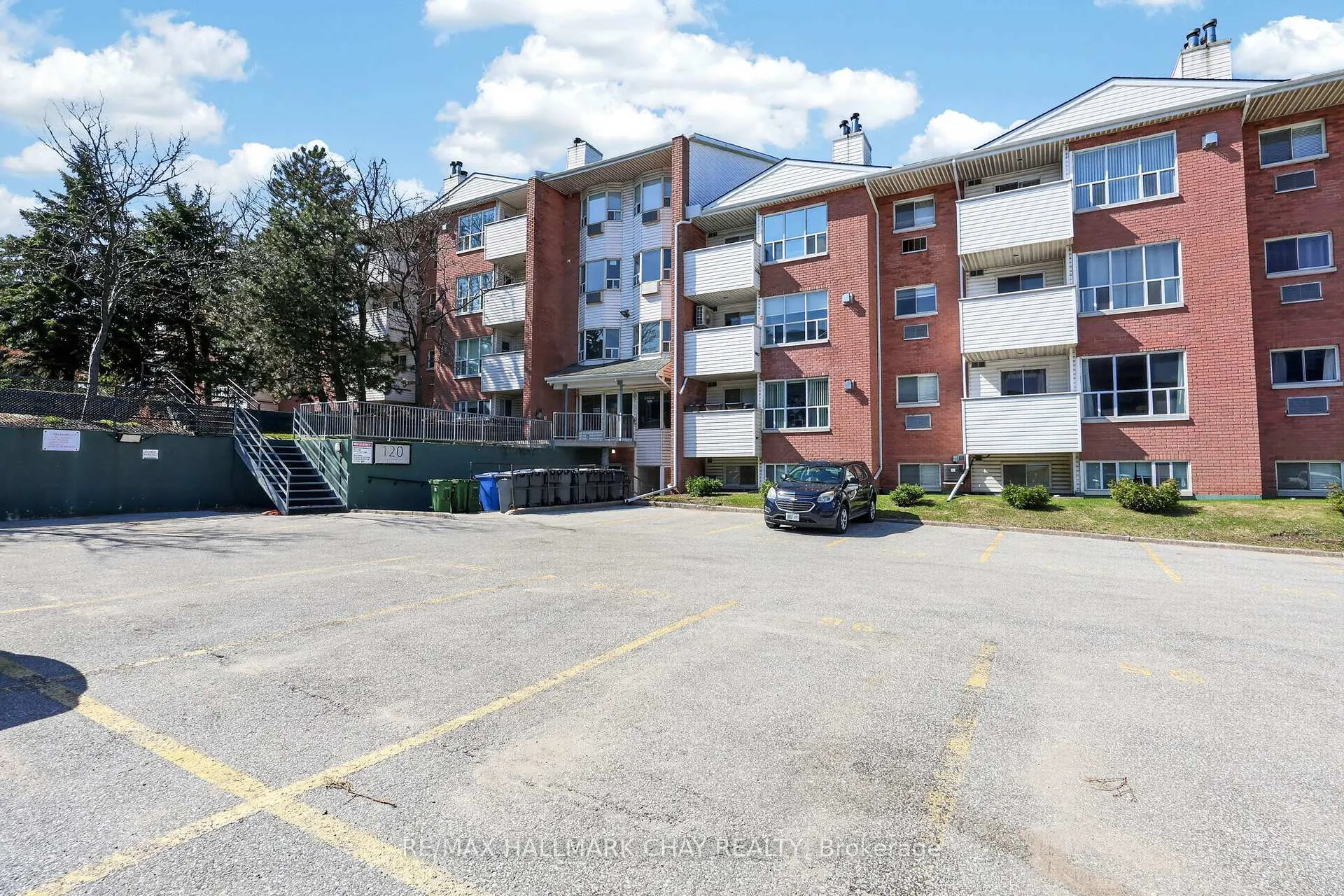 Photo 1 of Unit 304, 120 Bell Farm Road, Barrie, Alliance — HOMEH