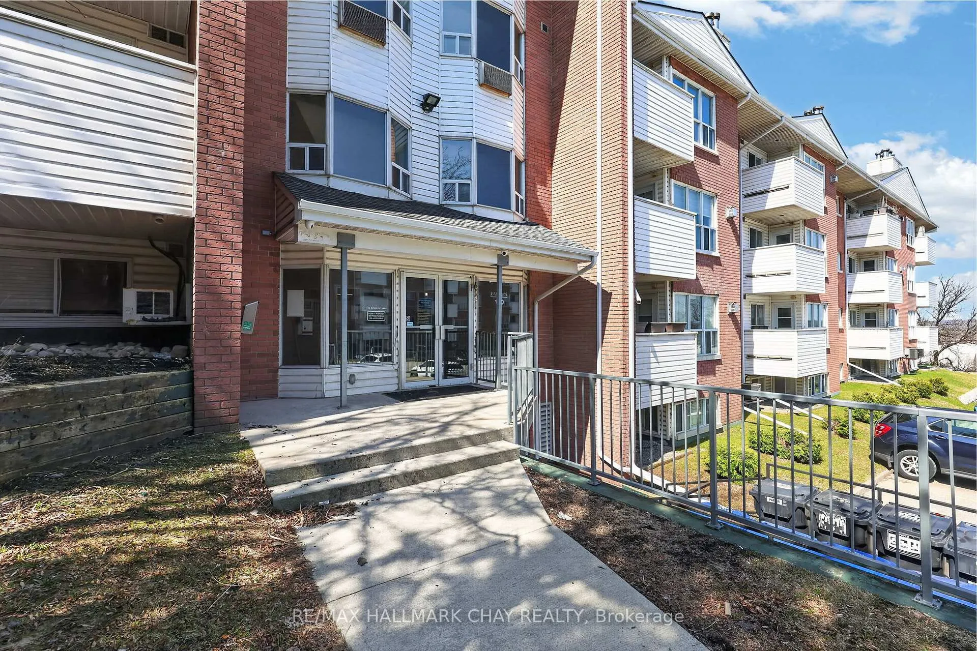 Photo 2 of Unit 304, 120 Bell Farm Road, Barrie, Alliance — HOMEH
