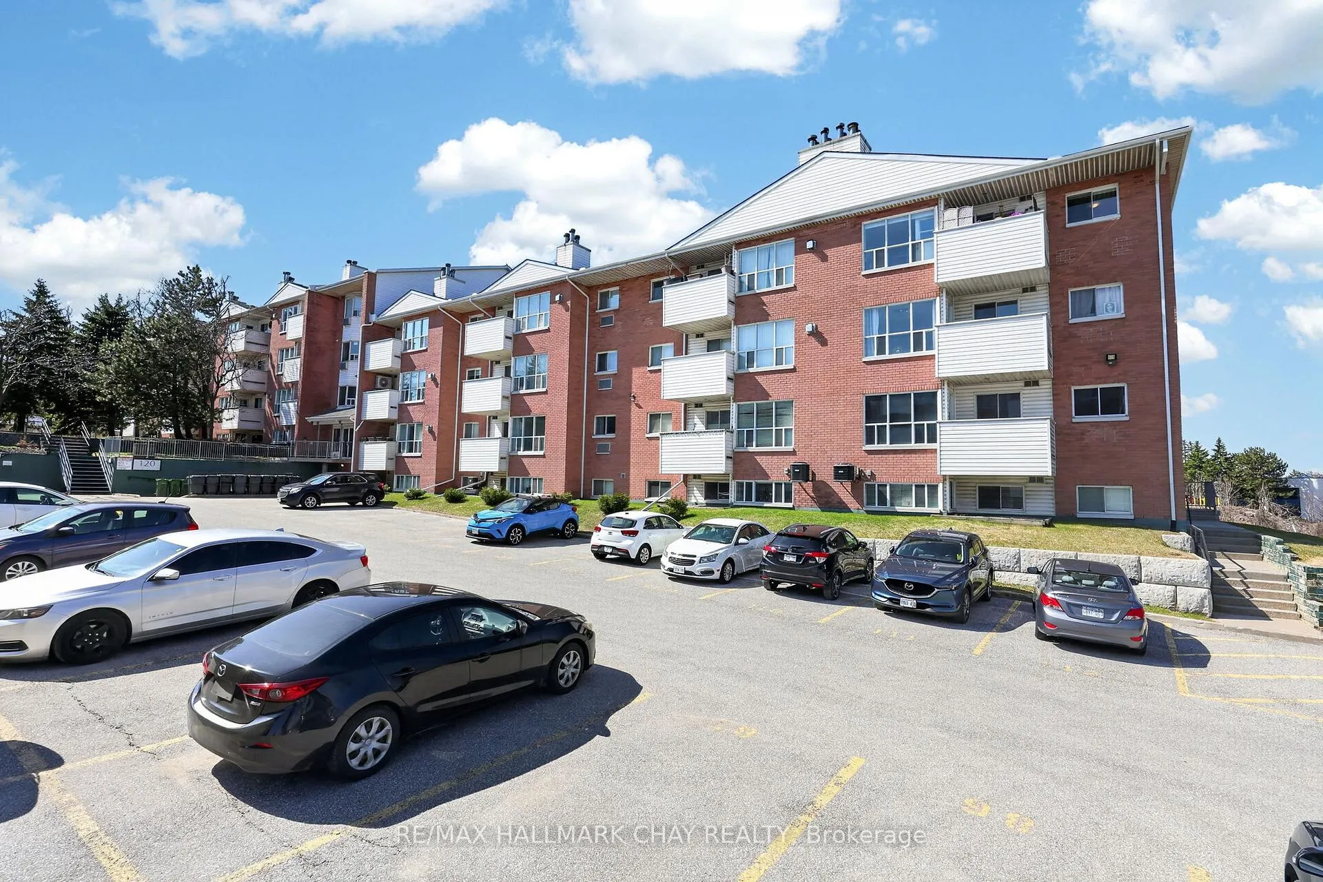Photo 3 of Unit 304, 120 Bell Farm Road, Barrie, Alliance — HOMEH
