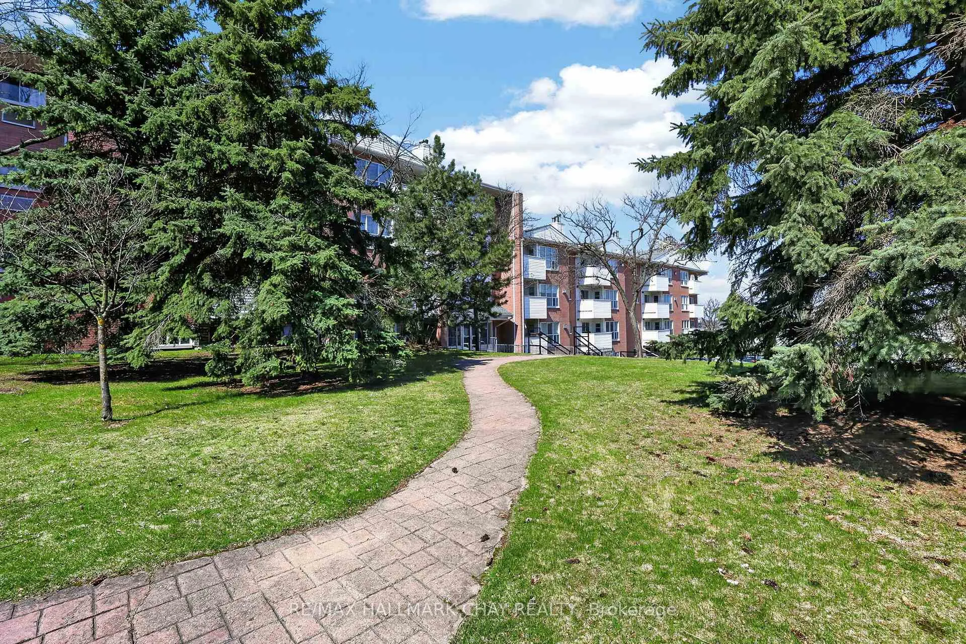 Photo 4 of Unit 304, 120 Bell Farm Road, Barrie, Alliance — HOMEH