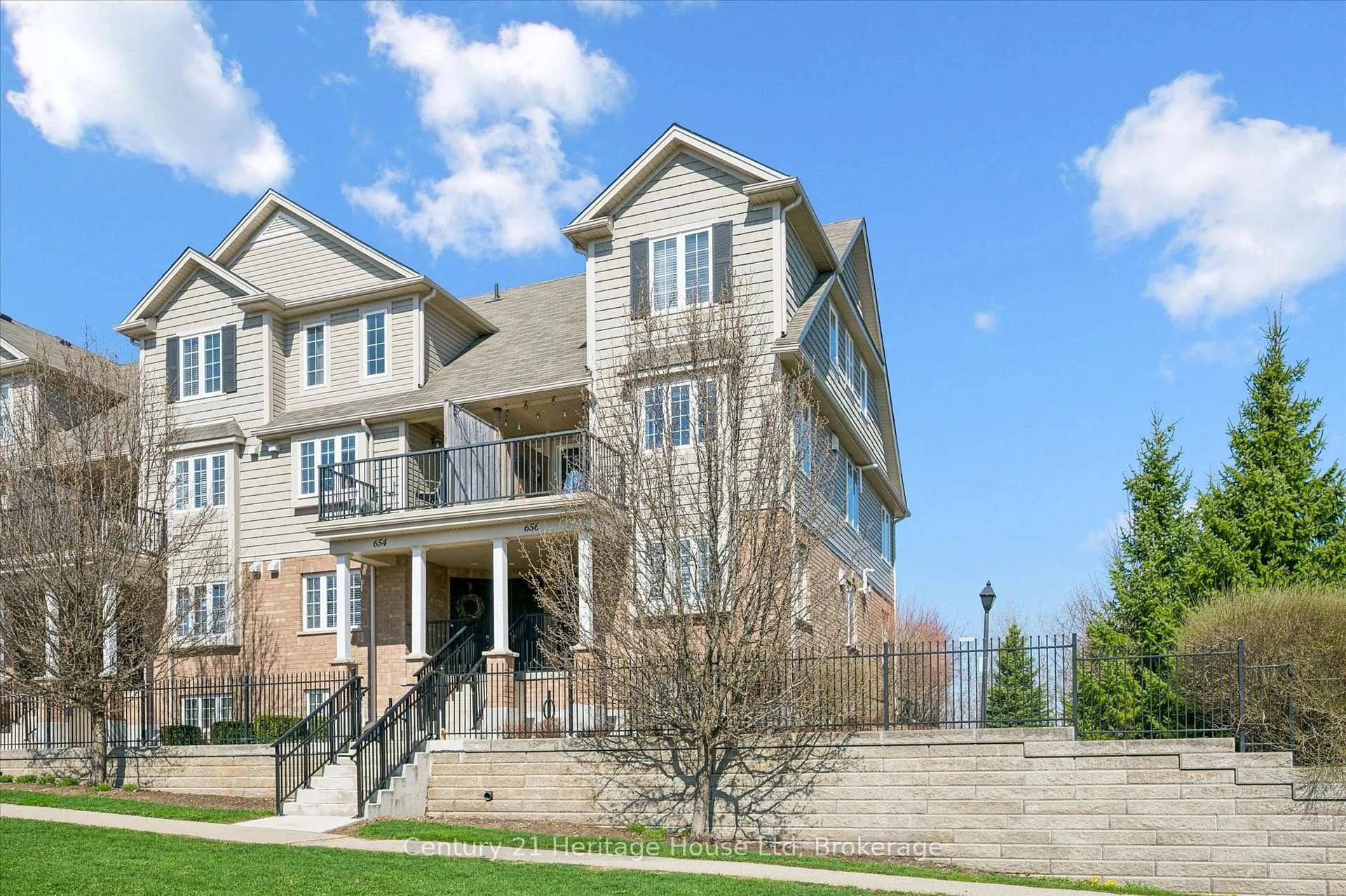 Photo 2 of Unit B, 656 Woodlawn Road, Guelph, Victoria North — HOMEH