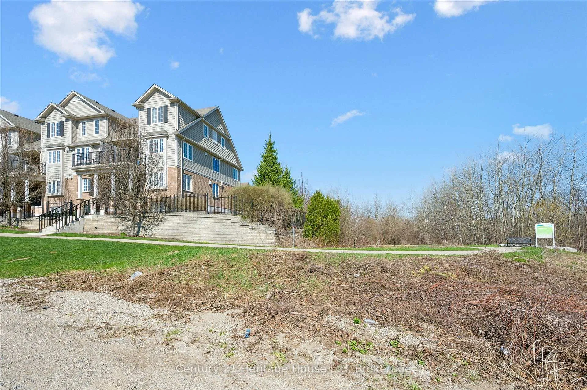 Photo 3 of Unit B, 656 Woodlawn Road, Guelph, Victoria North — HOMEH