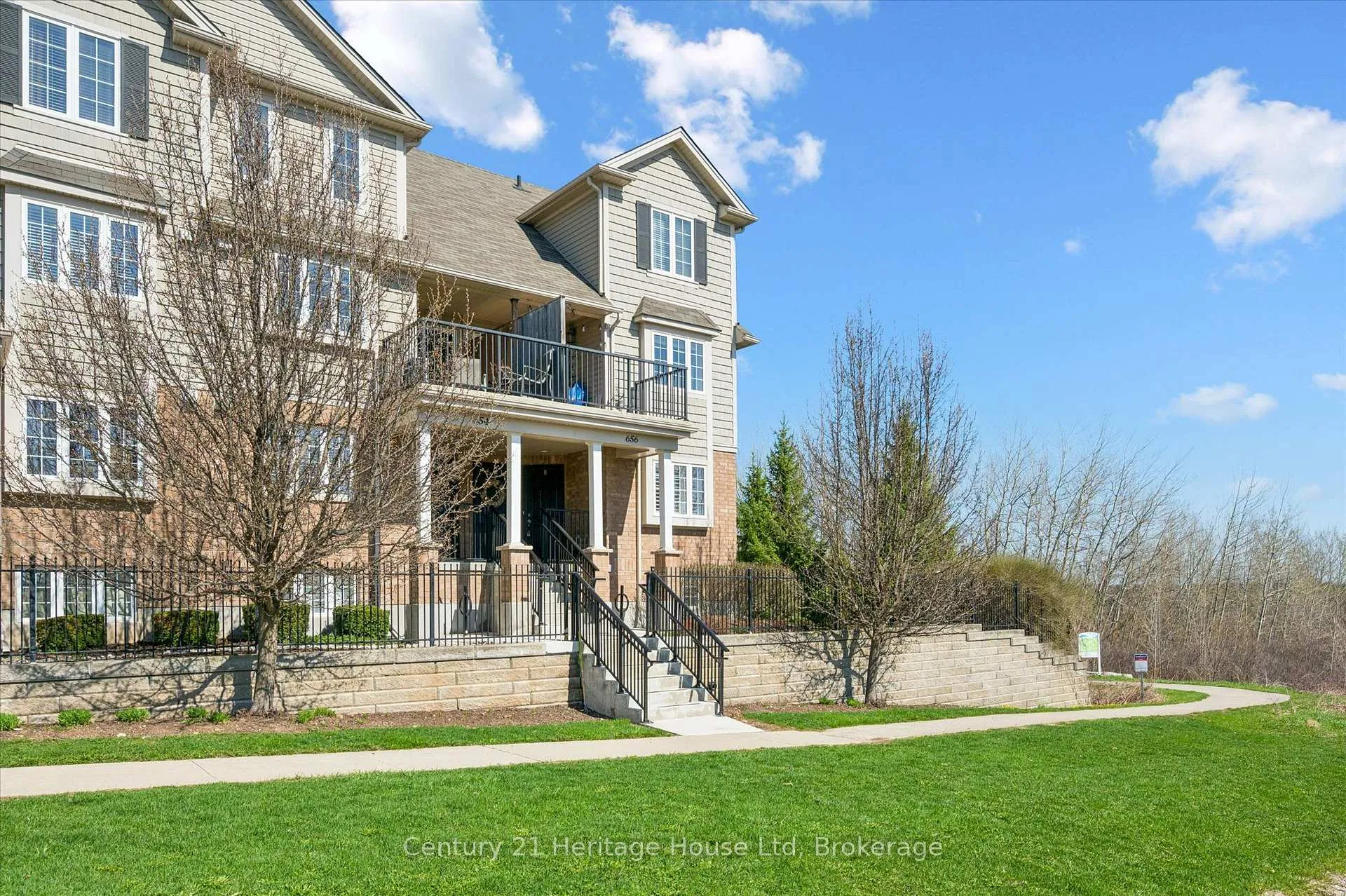 Photo 4 of Unit B, 656 Woodlawn Road, Guelph, Victoria North — HOMEH