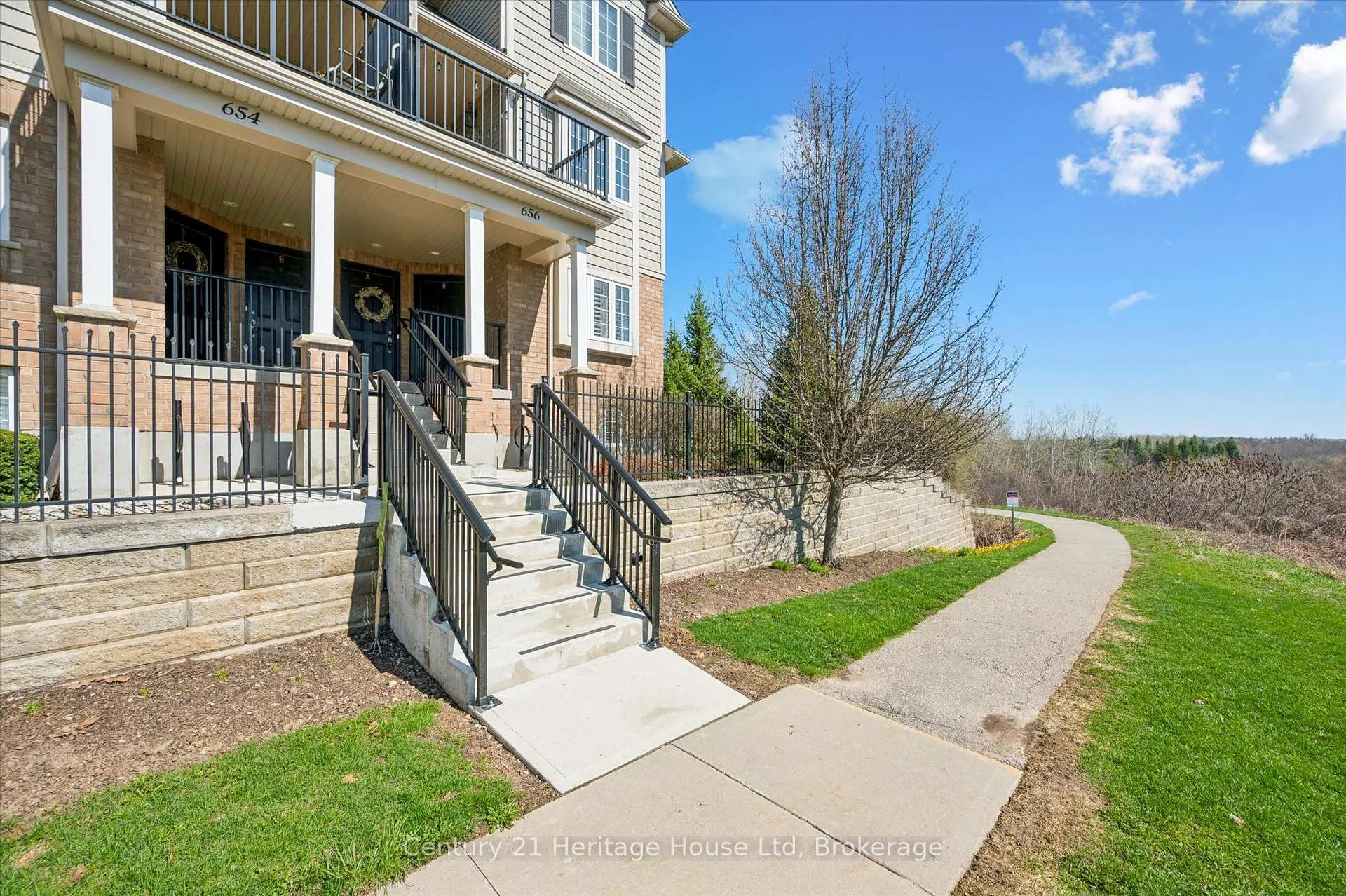 Photo 5 of Unit B, 656 Woodlawn Road, Guelph, Victoria North — HOMEH