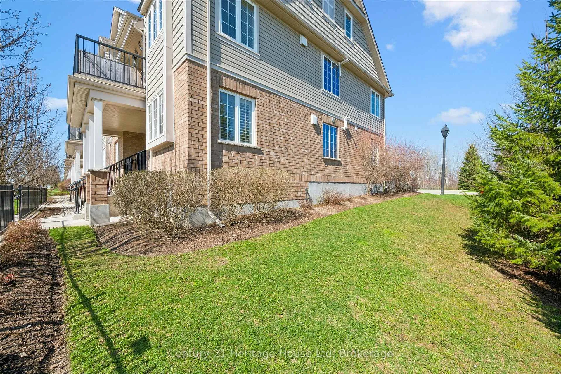 Photo 7 of Unit B, 656 Woodlawn Road, Guelph, Victoria North — HOMEH