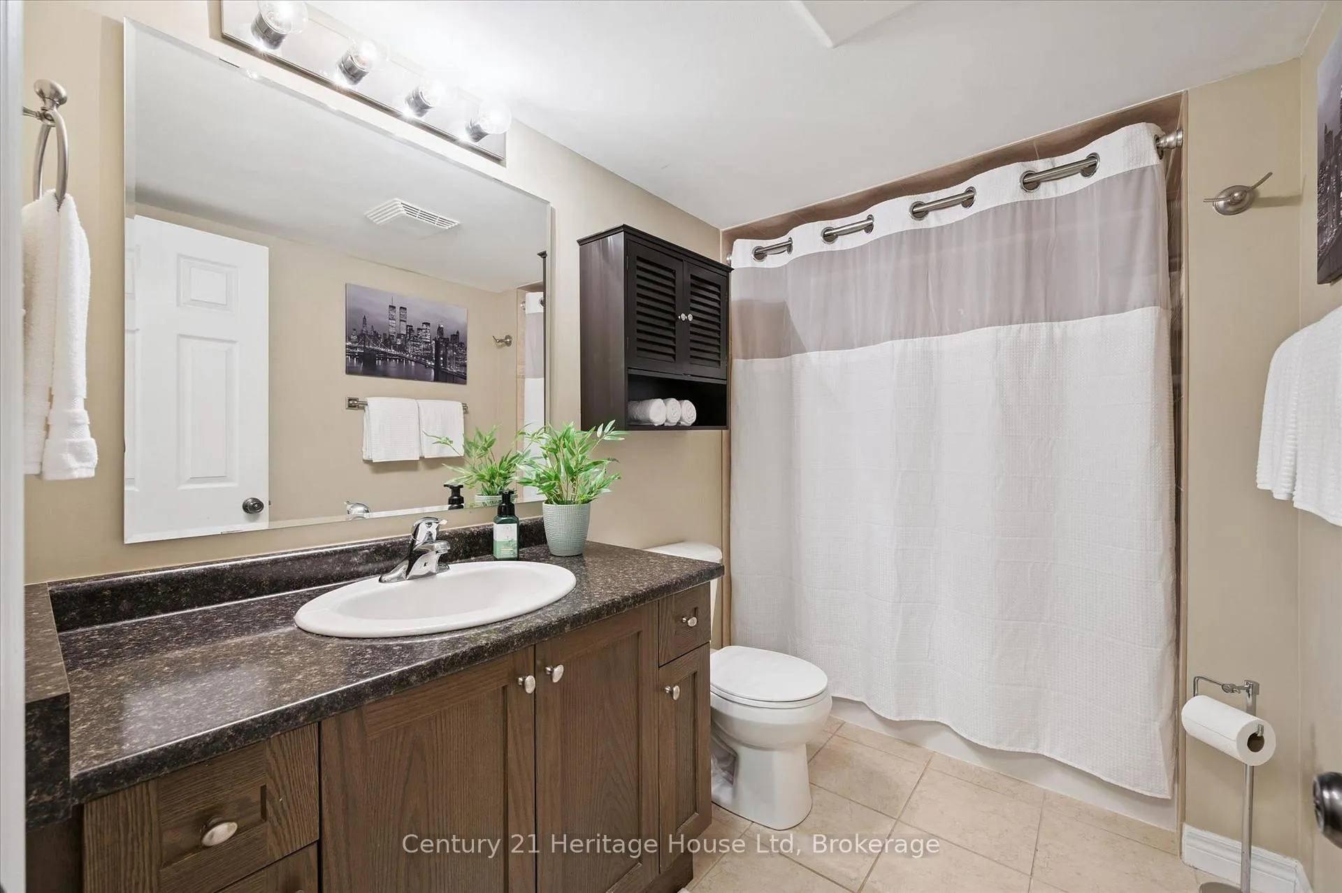Photo 33 of Unit B, 656 Woodlawn Road, Guelph, Victoria North — HOMEH