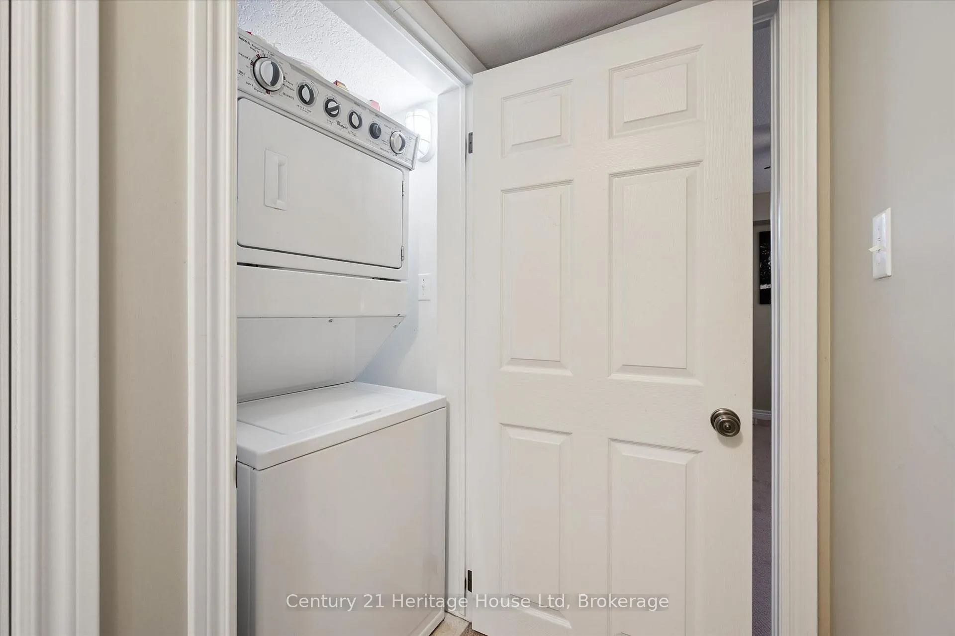 Photo 34 of Unit B, 656 Woodlawn Road, Guelph, Victoria North — HOMEH
