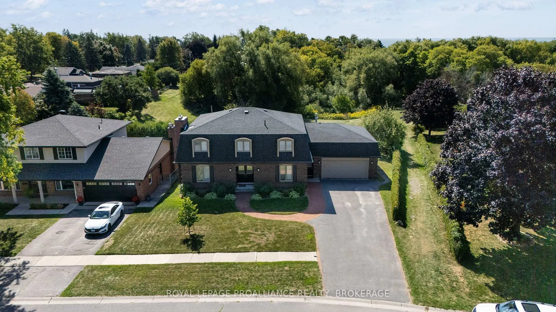 Front of 907 Brodie Avenue