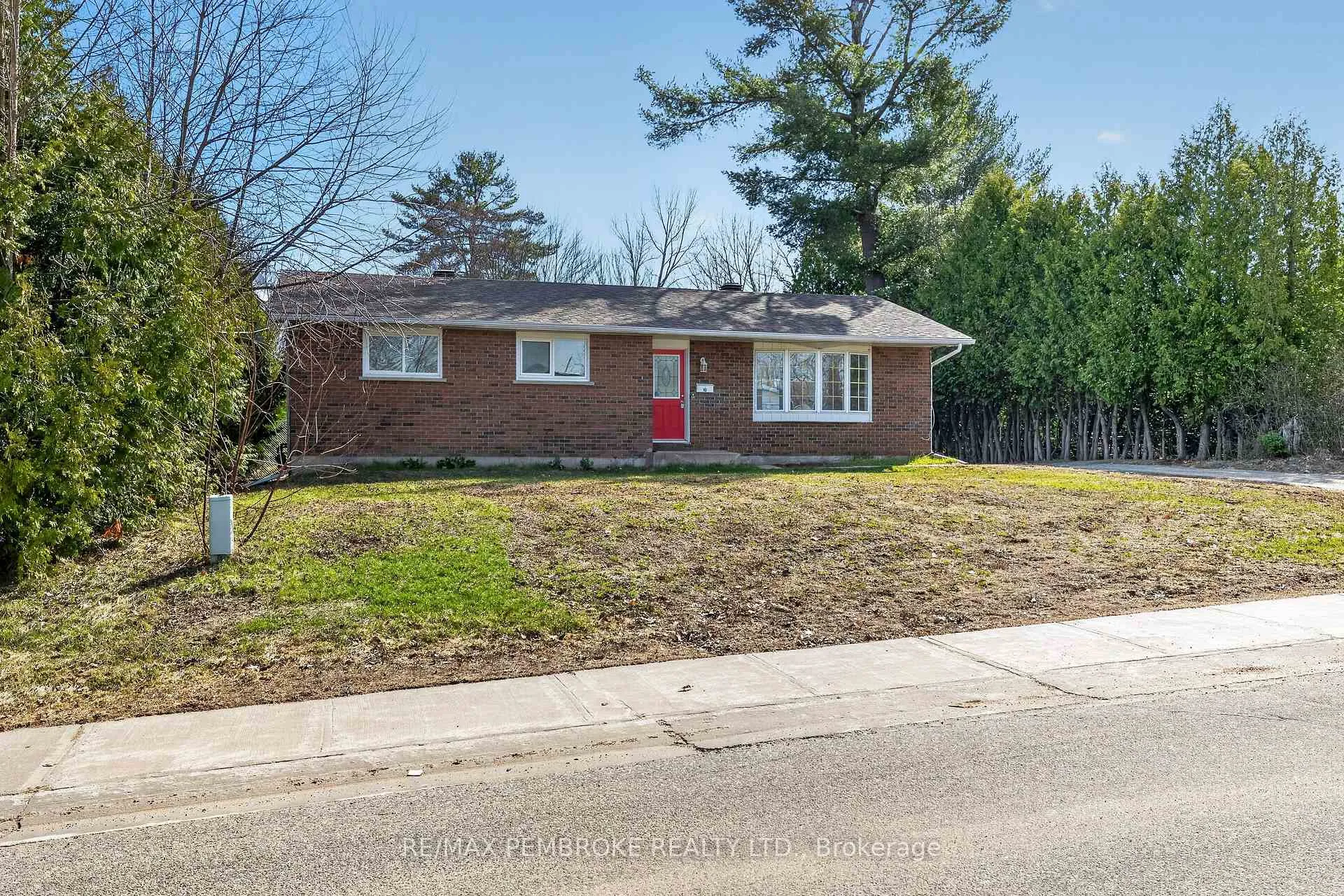 Photo 1 of 10 Algonquin Street, Petawawa — HOMEH