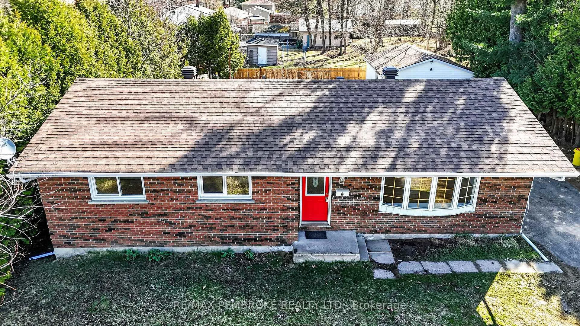 Photo 4 of 10 Algonquin Street, Petawawa — HOMEH