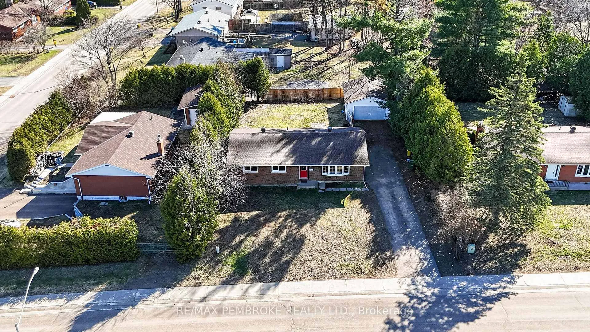 Photo 7 of 10 Algonquin Street, Petawawa — HOMEH