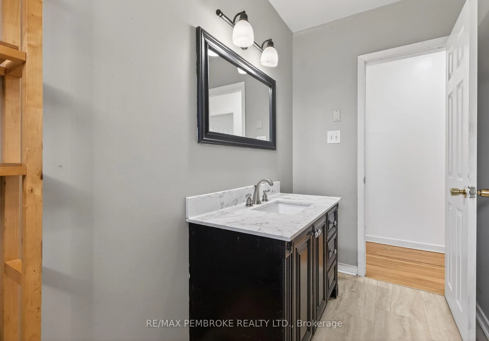 Photo 13 of 10 Algonquin Street, Petawawa — HOMEH