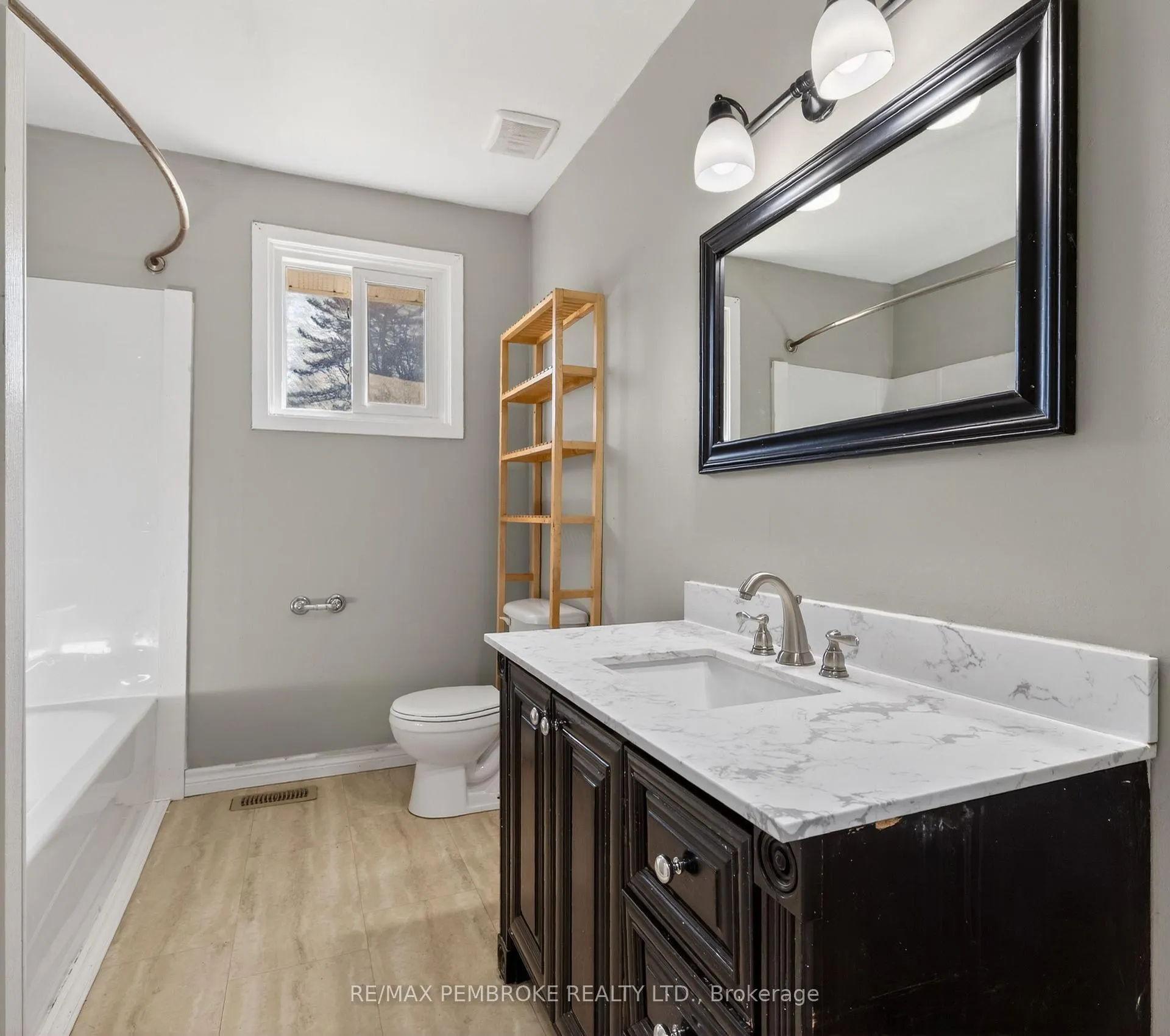 Photo 14 of 10 Algonquin Street, Petawawa — HOMEH