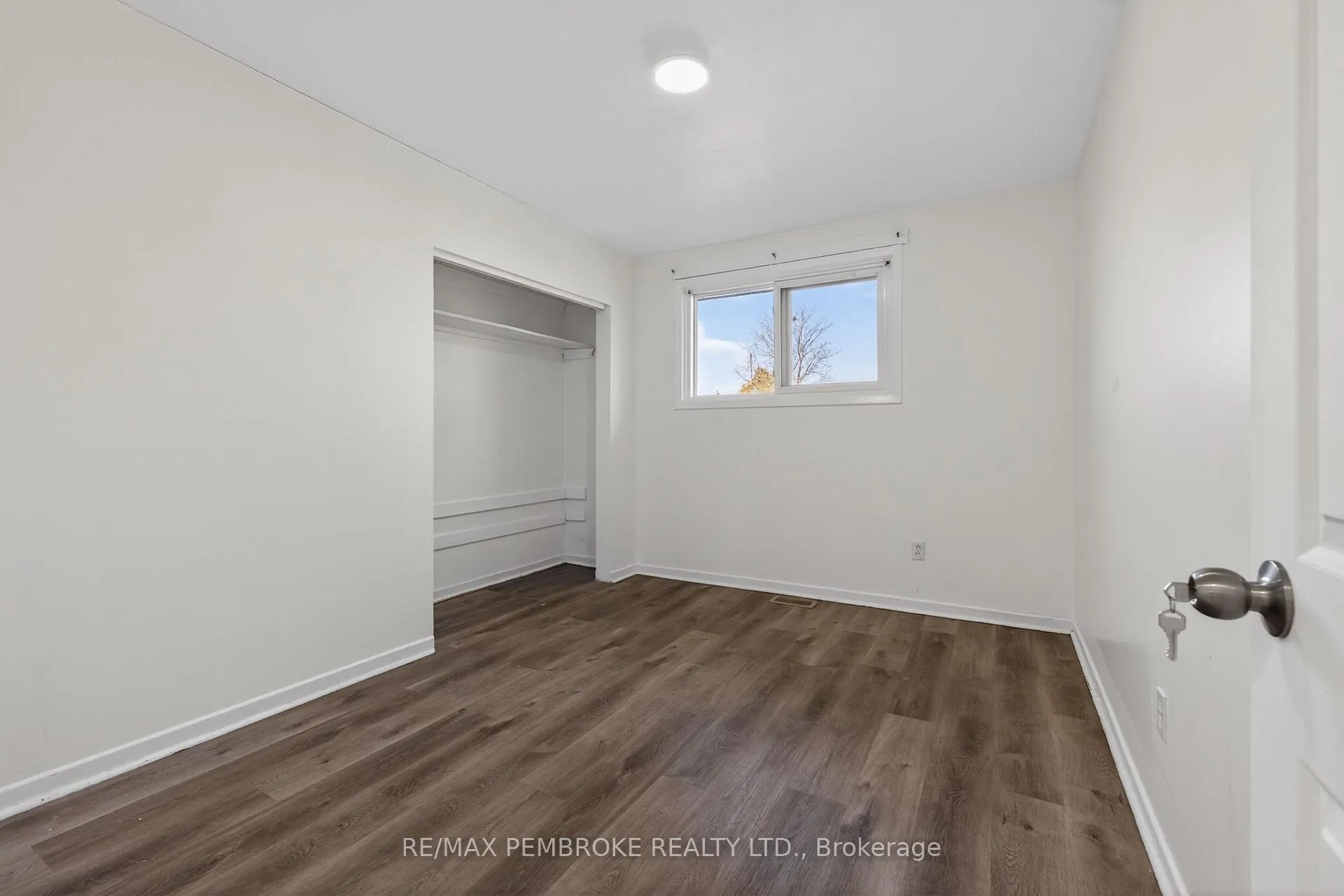 Photo 15 of 10 Algonquin Street, Petawawa — HOMEH