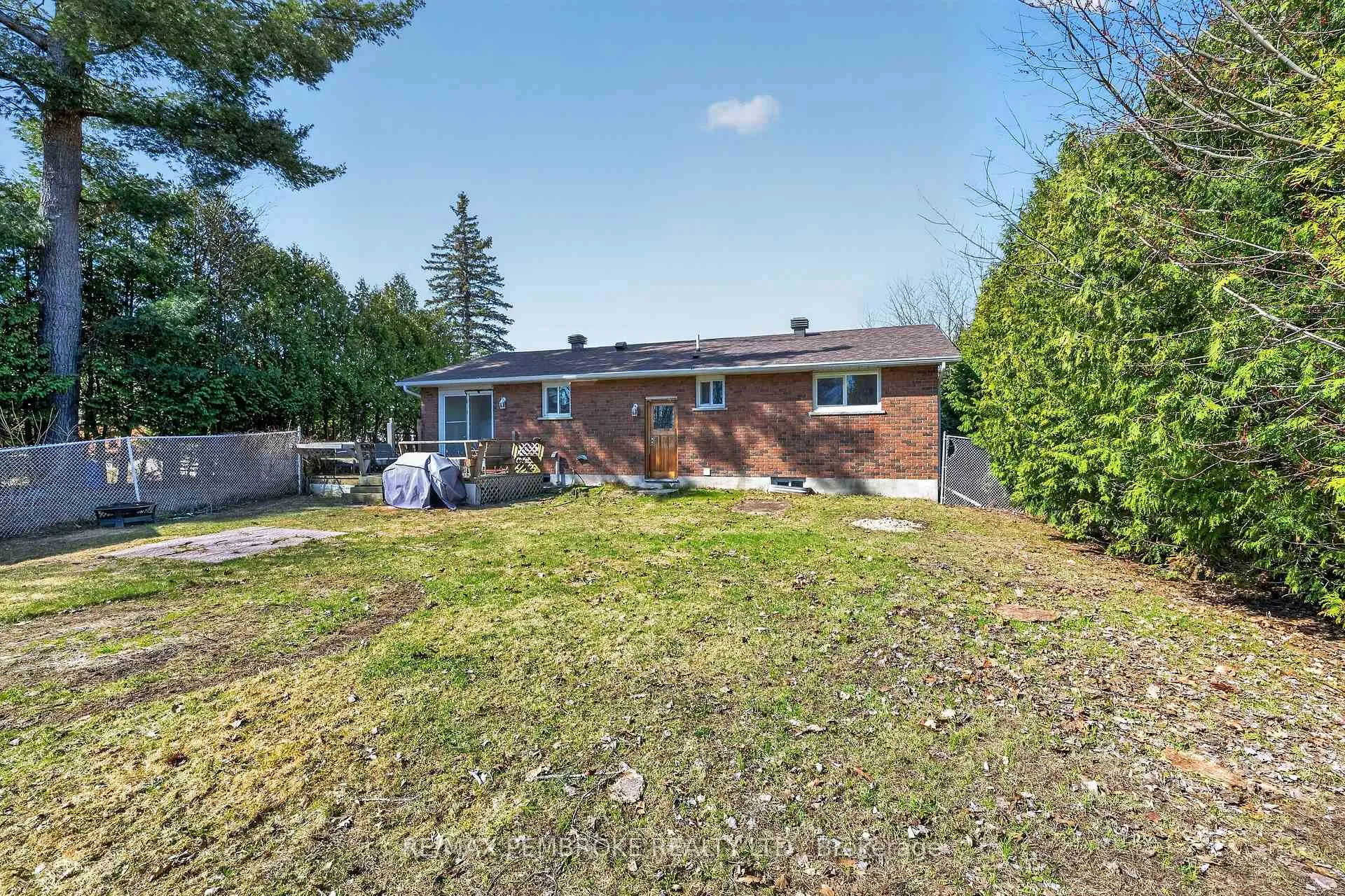 Photo 33 of 10 Algonquin Street, Petawawa — HOMEH