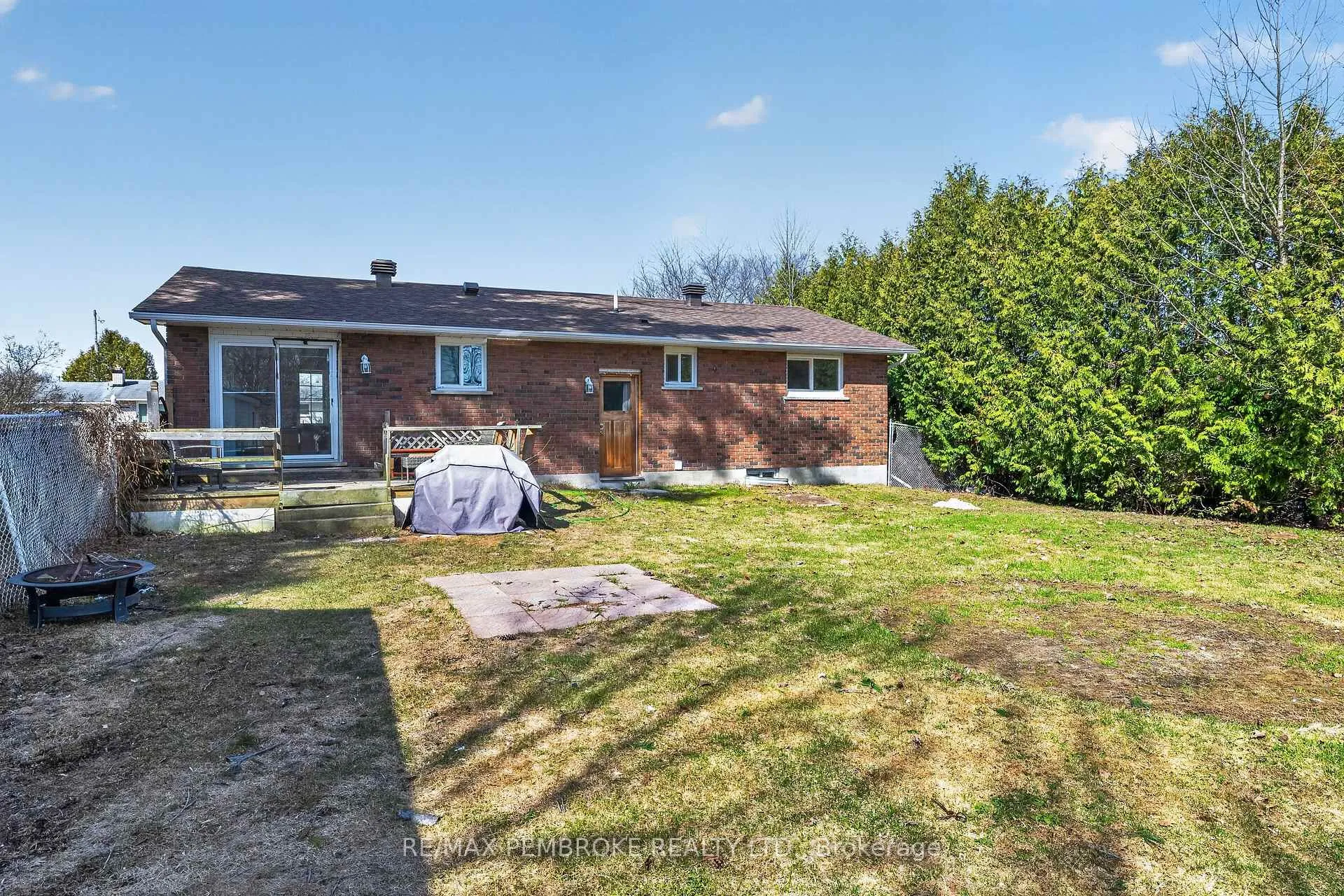 Photo 34 of 10 Algonquin Street, Petawawa — HOMEH