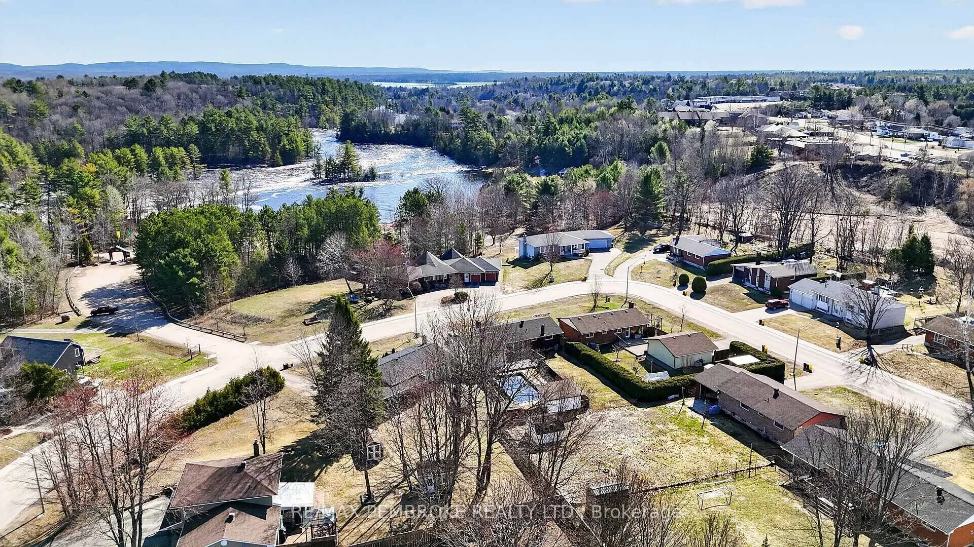 Photo 38 of 10 Algonquin Street, Petawawa — HOMEH