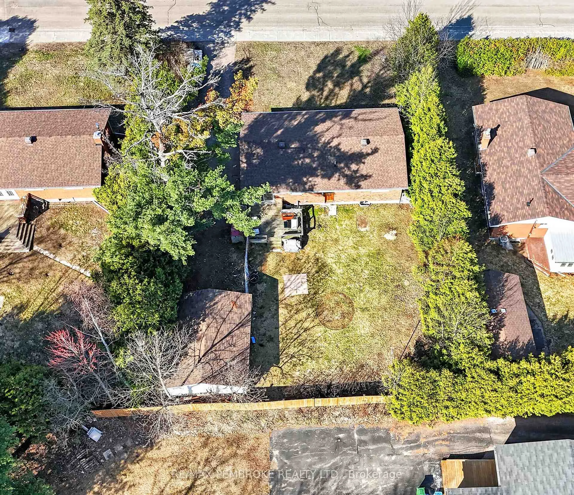Photo 40 of 10 Algonquin Street, Petawawa — HOMEH