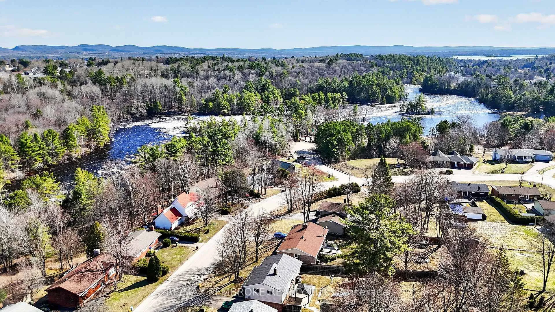 Photo 41 of 10 Algonquin Street, Petawawa — HOMEH