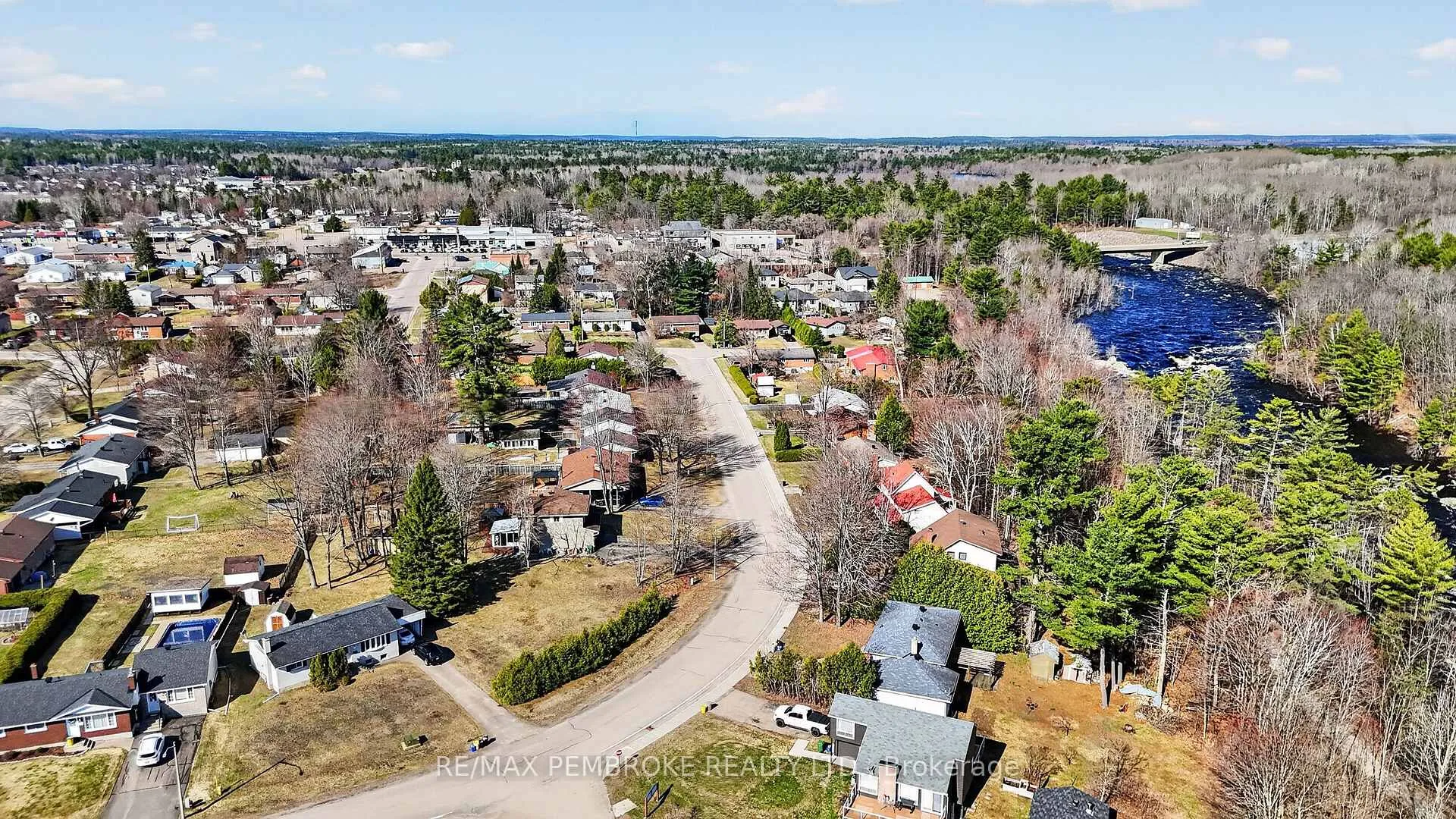 Photo 43 of 10 Algonquin Street, Petawawa — HOMEH
